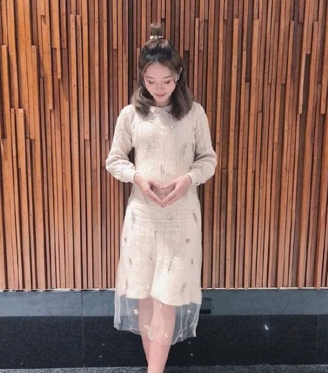 「女星」又一高颜值女星晒照官宣生子，小宝贝面露笑容超可爱