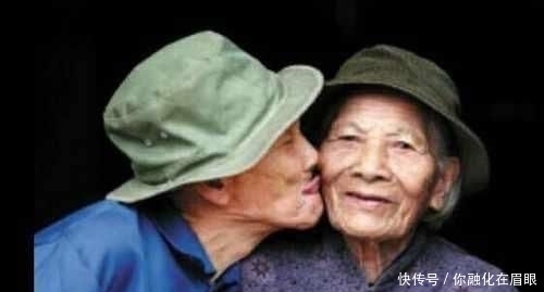  [粗茶淡饭]75的女儿如何照顾99岁的老妈，粗茶淡饭不挑剔，但从不说三个字