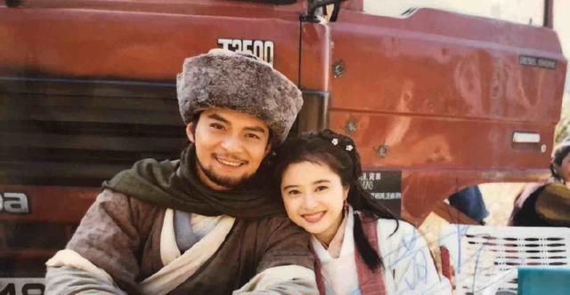 「回忆」何美钿近日发布天龙八部珍贵剧照，瞬间引起了回忆杀！