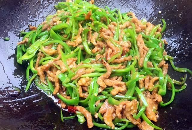  『将里脊肉』辣椒就是火锅配菜都是主菜，下饭菜下酒青椒肉丝，可口健脾开胃虎皮鹦鹉椒