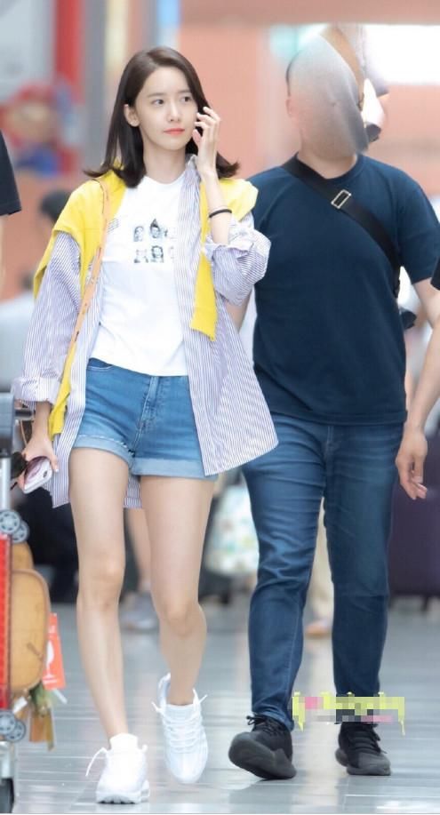 当林允儿和李沁同穿牛仔短裤,终于明白腿长和腿直哪个更重要了!