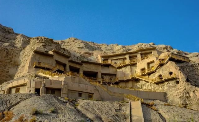 中国最美公路 一年仅开放5个月