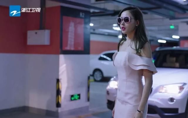 张天爱这“腿精”真不白叫！不管多难驾驭的OL装到她身上都那么美