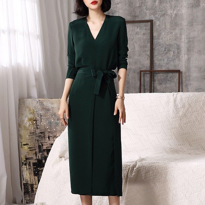 别以为秋天只能穿上下装，这样的美裙给你不一样的味道，别样的美