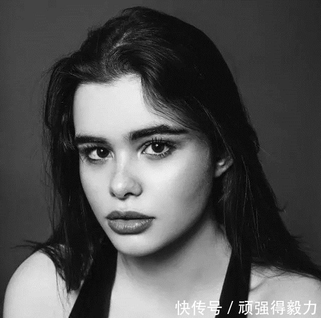 肥胖女成为职业模特，性感的身材秒杀宅男，成为网红