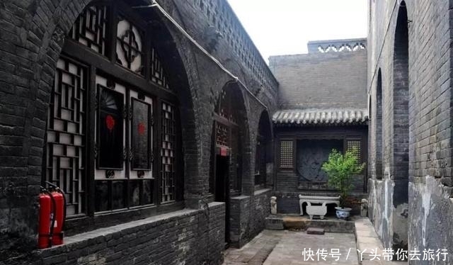 中国唯一私人拥有的古镇，老人当初花100万买来，如今已价值过亿