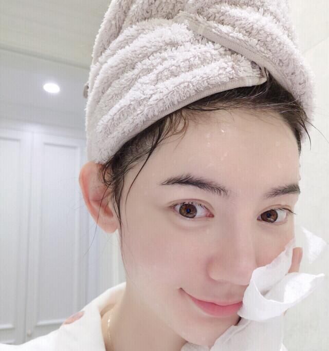  [敷面膜]皮肤粗糙暗沉？注意睡前的四个护肤小技巧，皮肤越变越好