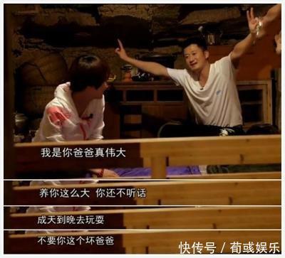 和谢楠@吴京罕晒宅家日常，裹棉被扮大象逗儿子开心，俩儿子表情反差太大