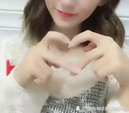 大嘴女生被邀请约会后急忙化妆，妆后成为文静女神，真没去韩国