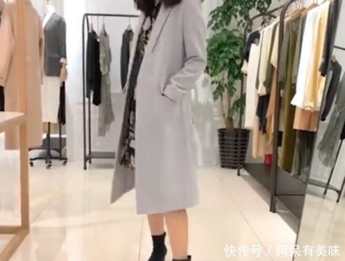  [时髦]女人秋冬别乱买呢子大衣，今年流行的款式，时髦显瘦还不贵
