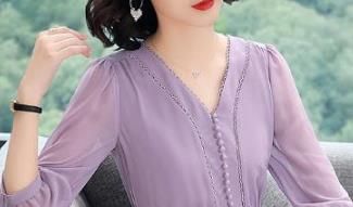 不得不说:头次见到如此美的“秋裙”，提倡34-56岁女人多穿