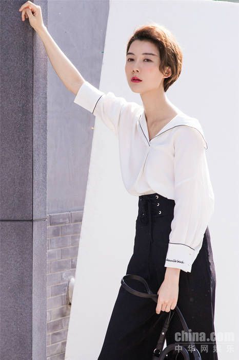 车晓夏日写真曝光 气质优雅魅力四射