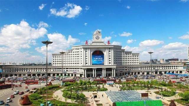  「我国」我国三座名字带“春”的城市，其中一座城市不带，却也是“春城”