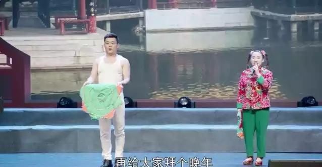  「表演」丫蛋和丈夫最近同场表演，已被他人浪漫求婚，小鹏飞不吃醋？