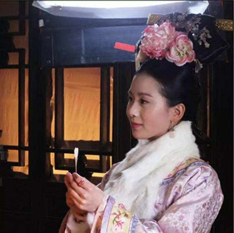 刘诗诗手持簪子的画面,木兰簪子经由四爷和若曦的爱情而火了,不知道