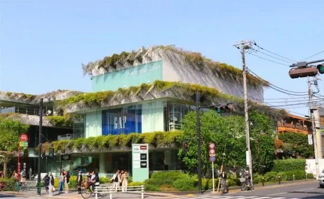  『潮牌』除了卖衣服都在做些啥？你不会还觉得它是“潮牌”吧？