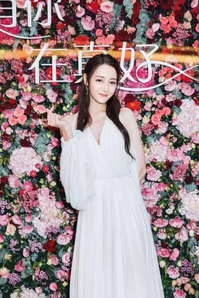 仙气白裙这样穿！颖宝气场两米八，赵丽颖美腻，热巴让人不再淡定