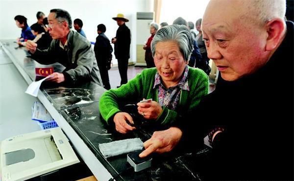  「低于」退休后多少养老金够花? 低于这个数日子紧巴巴