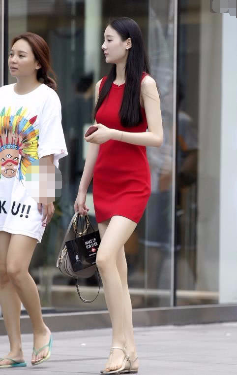 姐姐高贵典雅的气质,含辞未吐,气若幽兰 网友:没有对比就没有