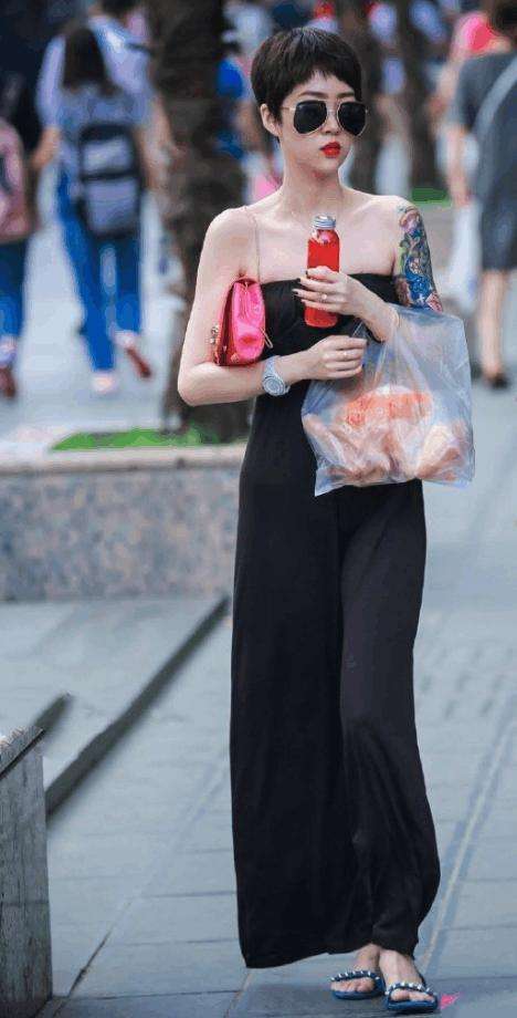 街拍：30多岁成熟女人，图1小姐姐纹身堪比“麒麟臂”!