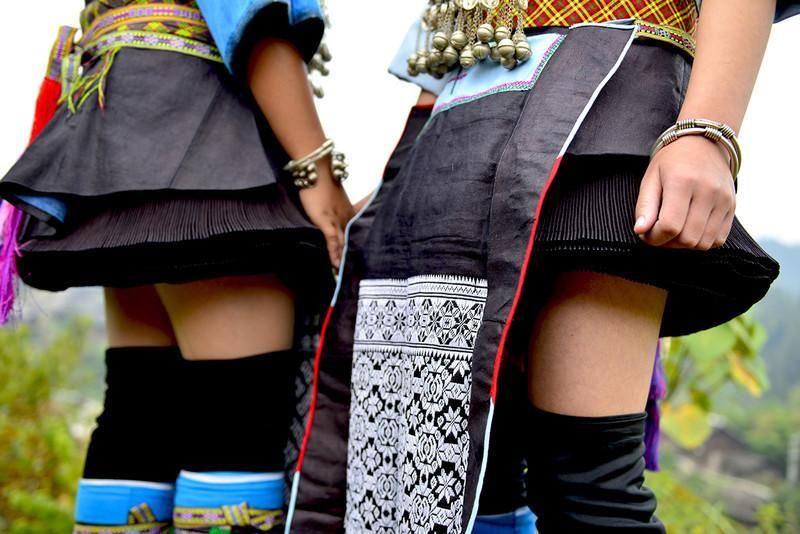 这个苗寨，所有姑娘的裙子只有16cm!男生都喜欢这个地方