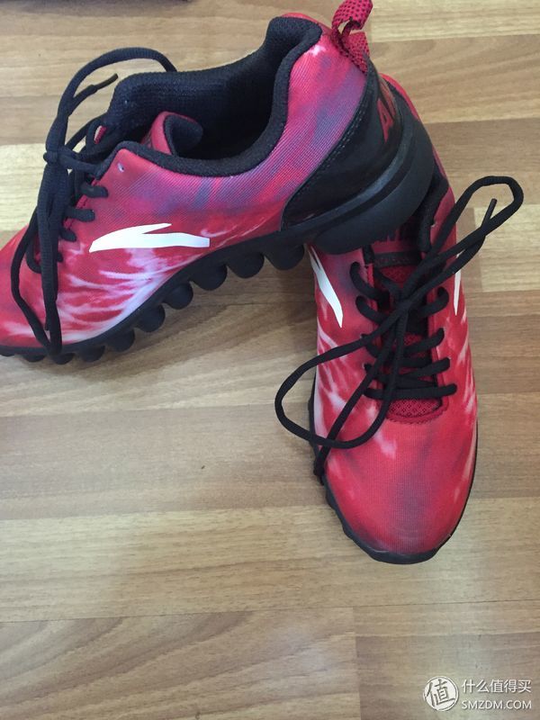 创意不错但没有做好-ANTI 安踏 ANTA 柔软柱跑鞋开箱