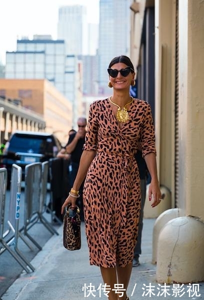 『动物纹元素』不会搭配就不要再来黑豹纹了,豹纹的美你不懂!