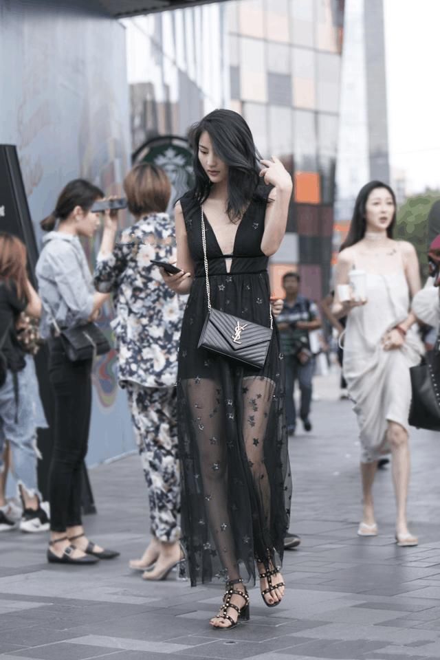 皮皮虾街拍 街头抓拍的时尚美女，演绎完美夏日迷人范!