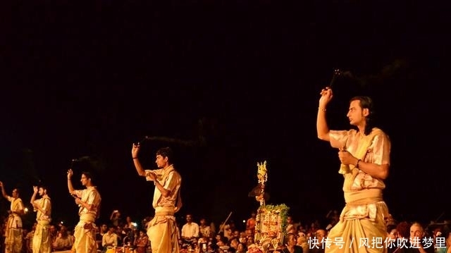 恒河夜祭，一场赞美河神的不变传奇，古老震撼不论风雨持续数百年