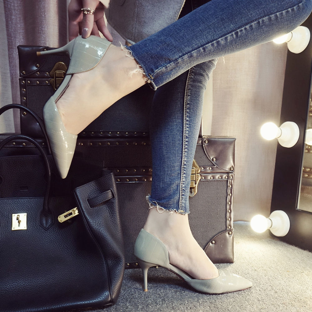 夏日少不了尖头高跟鞋，穿上显脚长又白皙