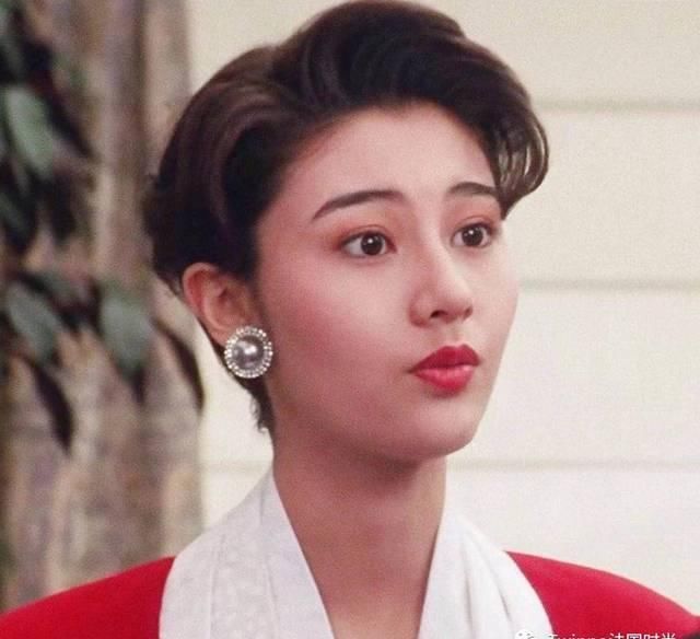 『垫肩』学会这几招，也能拥有港式风情？