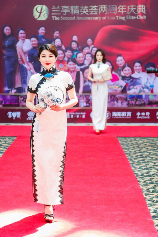 小罐茶再次与时尚牵手 高调亮相＂兰亭精英荟＂两周年庆典