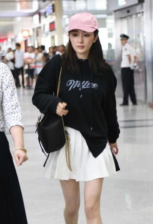  『过时』谁说“百褶裙”过时了？今年格外流行这三款，青春减龄谁穿谁时髦