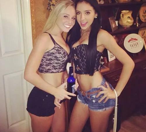 少女拥有绝美翘臀 估价超百万元