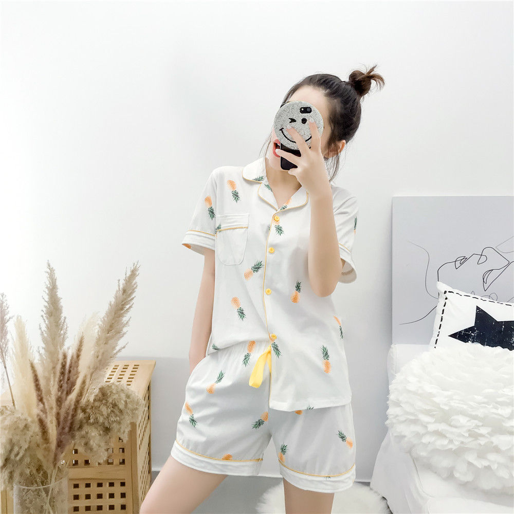 纯棉睡衣早应该扔了，瞧瞧现在流行的真丝睡衣，款款洋气又不贵