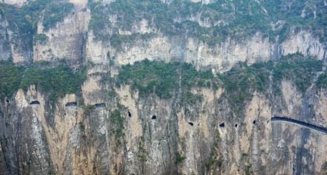 中国唯一在“井”底的村庄，仅1米宽山路出去，村民不知外面世界