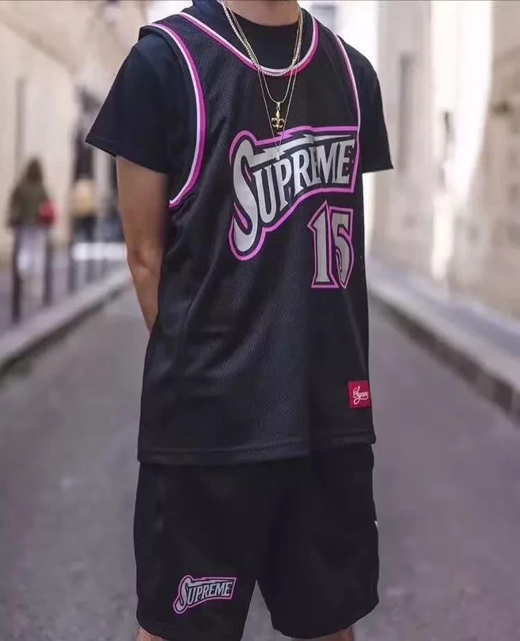 为什么女生穿背心很性感，男生穿就像老大爷!