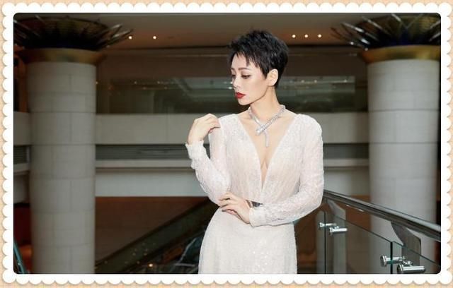 当韩雪和宁静同穿白色透视裙，网友：保守与豪放的差距一目了然！
