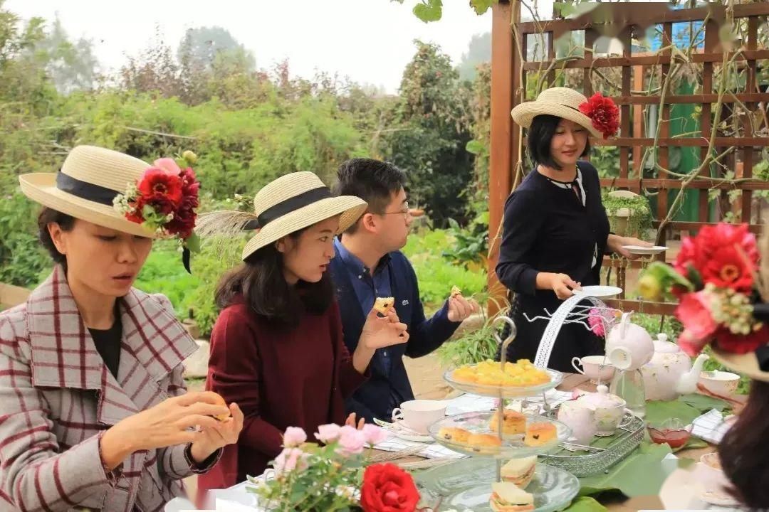  『花房』你在梦想有一个花房的时候，别人家的姑娘已经用一亩地实现了
