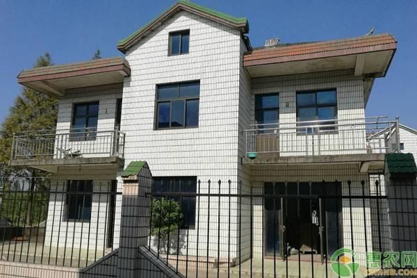 为什么农村人不选择宅基地自建房，而是选择县城首付供房？