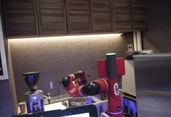 南京寺庙开\"佛系\"奶茶店;日本开机器人咖啡厅:哪个更吸引人?