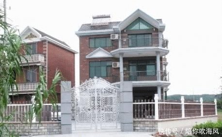  漂亮■在农村有很多漂亮的房子都没人住，你知道为什么吗