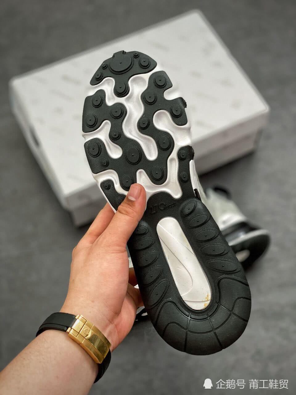  【耐克】AJ已落伍了，这款才是矮个子女生必备！耐克Air Max270跑鞋开箱