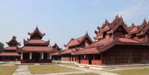 亚洲这座宫殿规模比故宫还大，仅护城河就有60米宽，就在中国隔壁