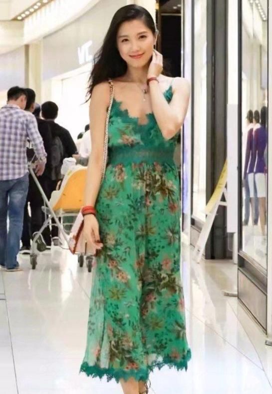 街拍美女：6个身材苗条的小姐姐，哪个美？