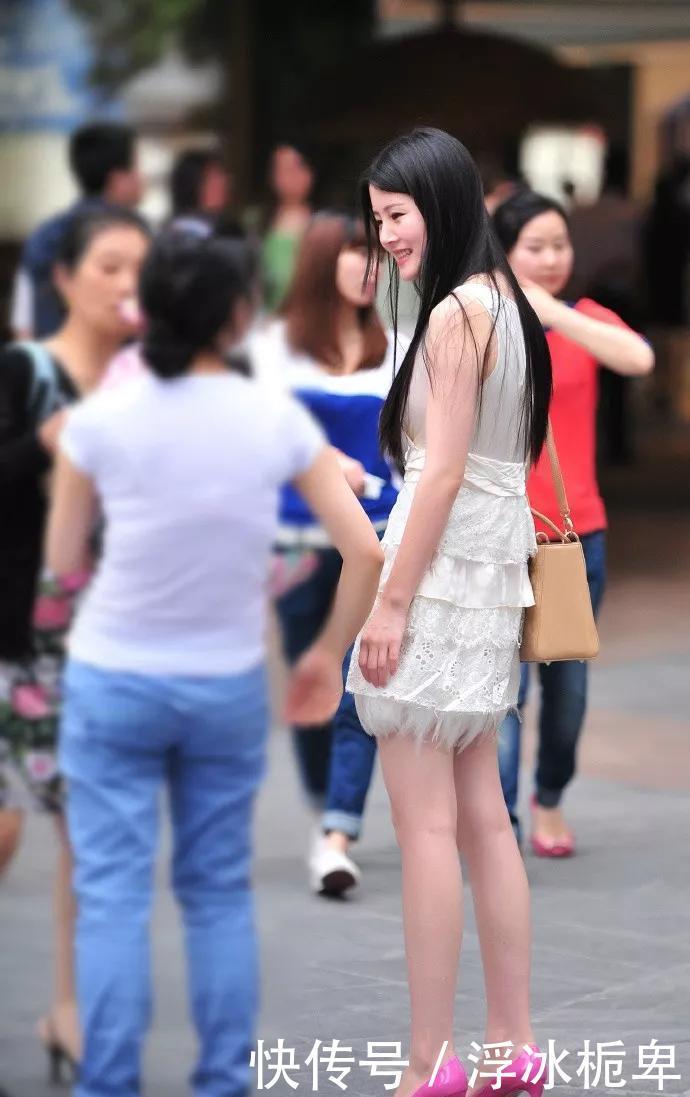 『优雅』小姐姐一双高跟凉鞋时尚而富有气质,让人感受婉约的美丽