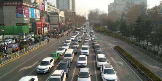  【没事】“四开四停”实行一个月，本地车主没事，外地车主却欲