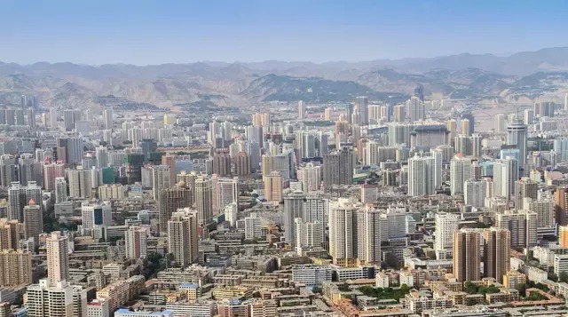 最穷二线城市：投资200亿挖穿黄河也要建地铁，如今建成创造奇迹