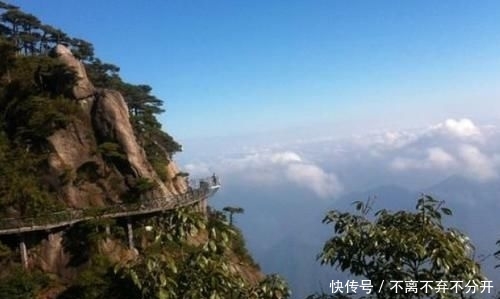 江西此山丝毫不比黄山差,最高海拔达1800米,价格还便宜