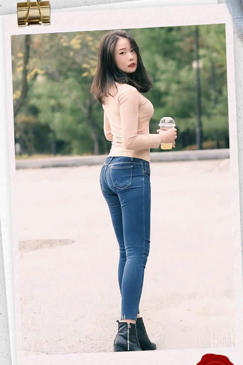  #展现出#牛仔裤百搭又时尚，简约却不简单，展现出自己的个性
